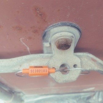 Container doors closed with a numbered seal, photo 3 of 10