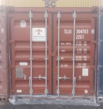 Container doors closed with a numbered seal, photo 9 of 10