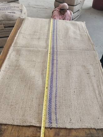 Measuring a jute bag with a tape, photo 9 of 21
