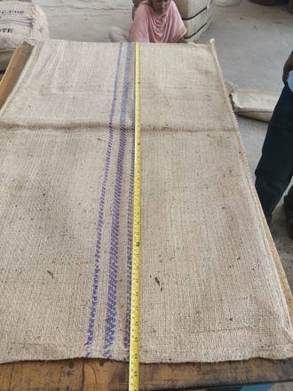 Measuring a jute bag with a tape, photo 10 of 21