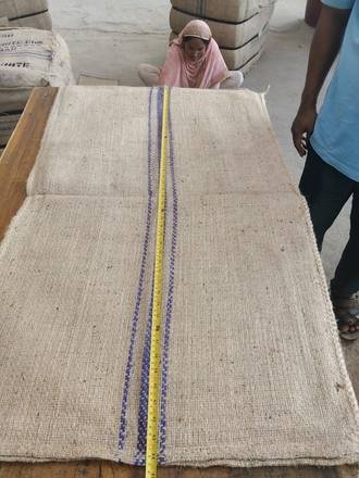 Measuring a jute bag with a tape, photo 13 of 21