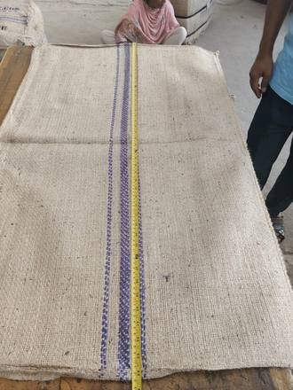 Measuring a jute bag with a tape, photo 16 of 21
